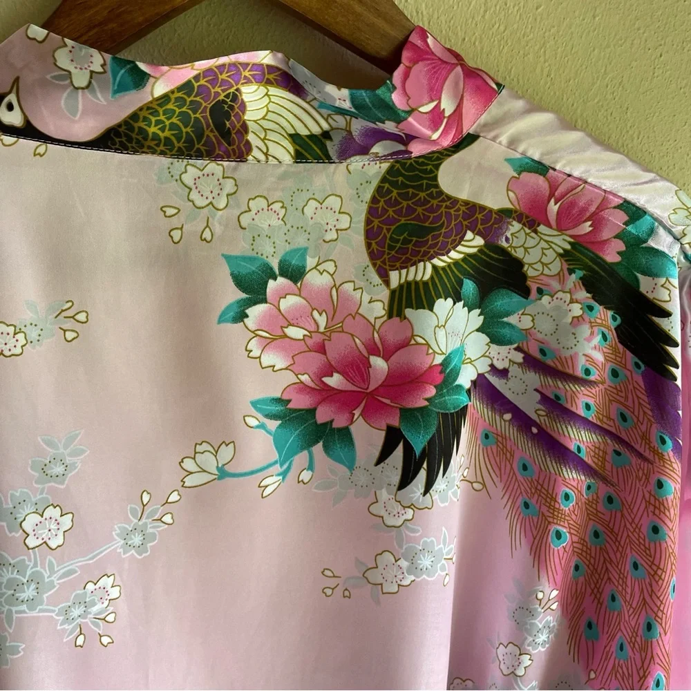 Pink Satin Floral Kimono / Robe. Peacock and Floral Motif. Size Large